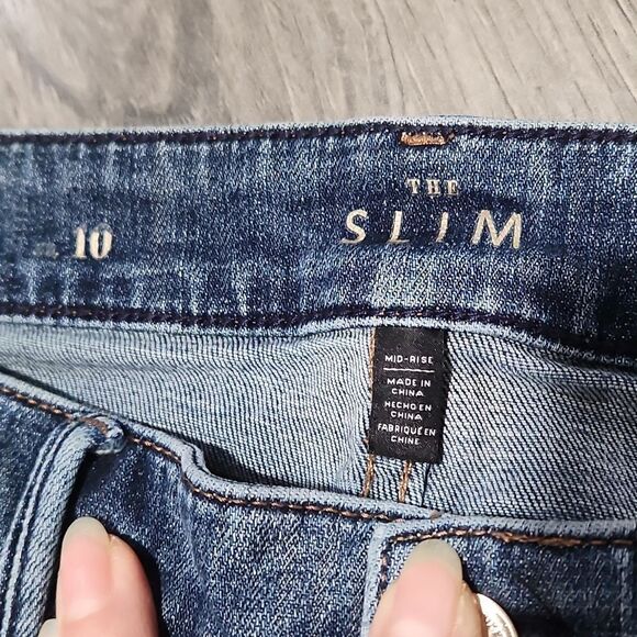 WHBM Curvy Mid Rise Everyday Soft Destructed Slim Jeans - Picture 8 of 14